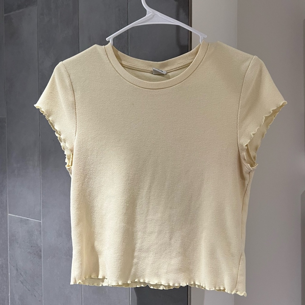 Aritzia Light Yellow Short Sleeve Top